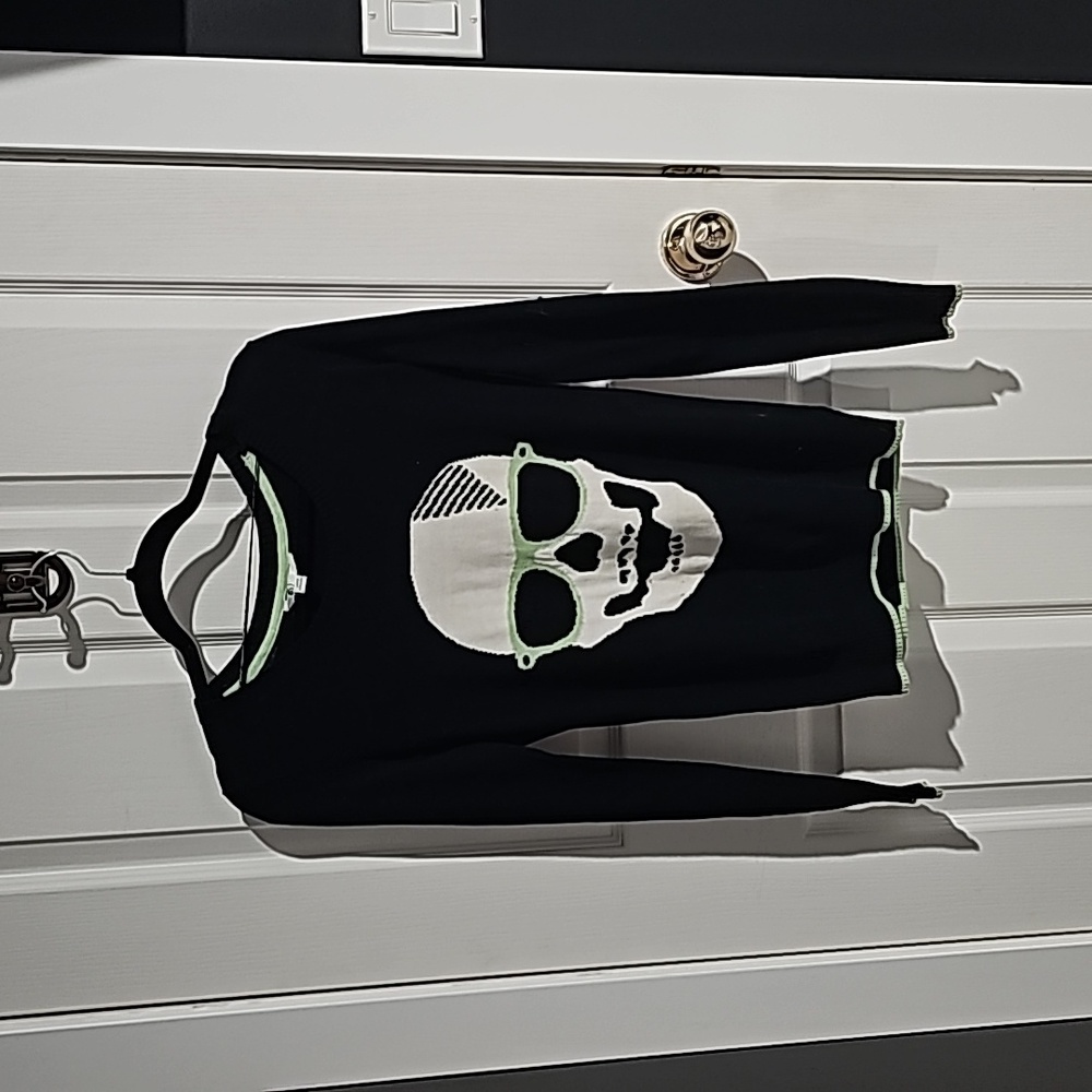 Skull sweater